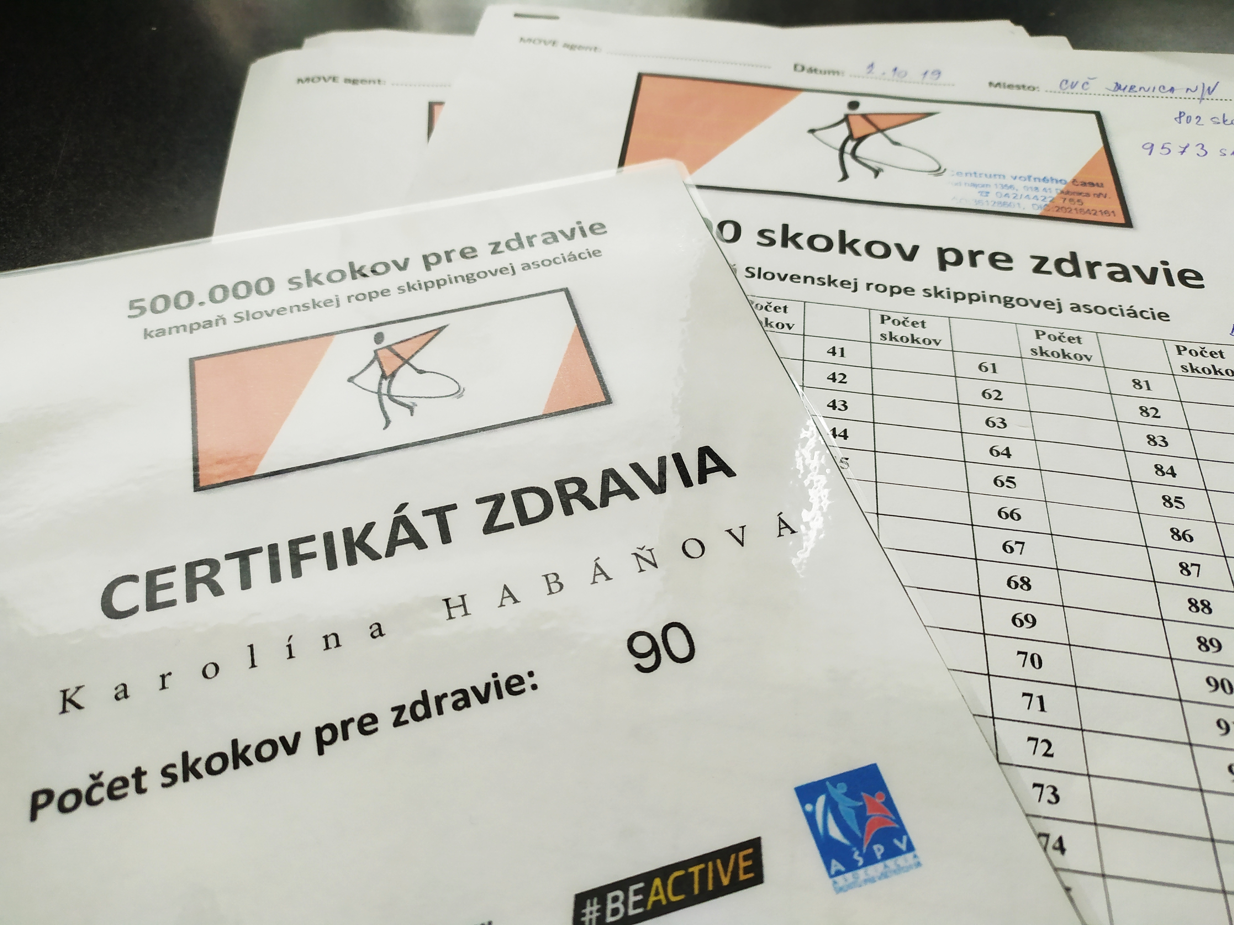 Aj naše CVČ Dubnica nad Váhom sa zapojilo do celoslovenskej kampane 500.000 skokov pre zdravie, ktorej cieľom je naskákať 500.000 skokov cez švihadlo.